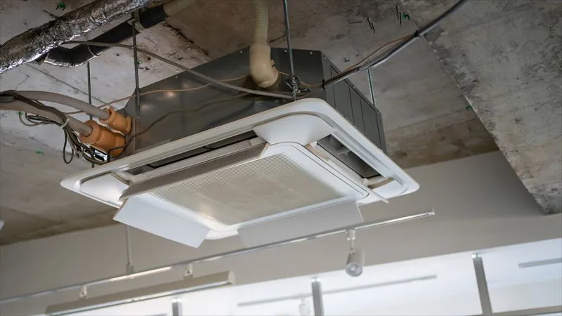 空調設備(業務用エアコン)の耐用年数はどのくらい？